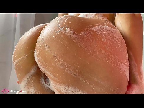 ❤️ Brunette o ipholla litho tsa botona kapa botšehali ho li khotsofatsa Pussy e nang le Vibrator ho ea ho Intense Orgasm in Shower ☑ ❌❤